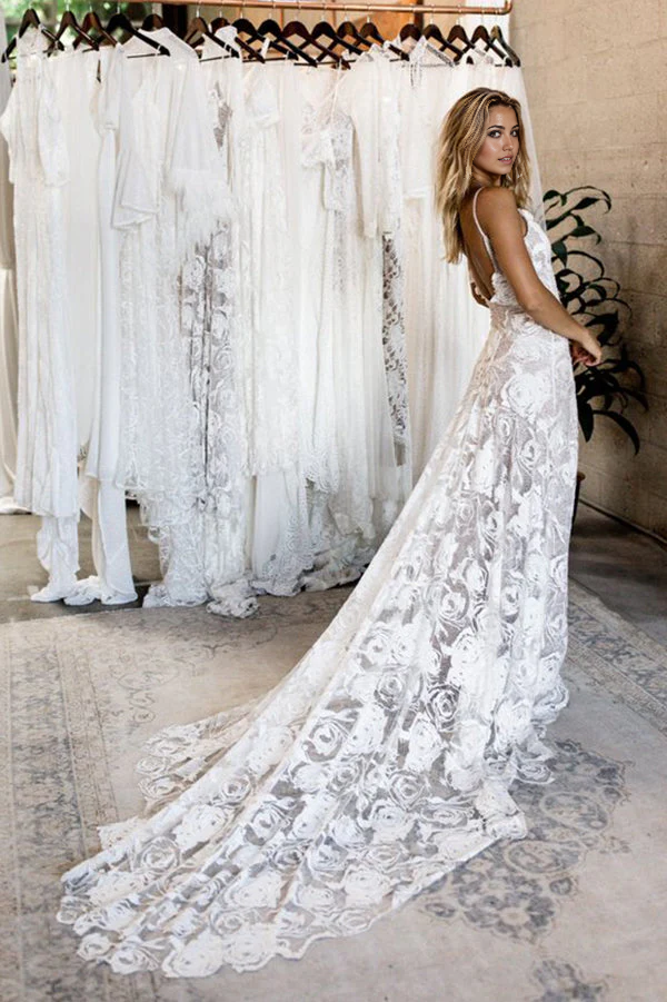 Vestido de novia de encaje marfil largo, sencillo y elegante con tirantes finos y espalda descubierta.